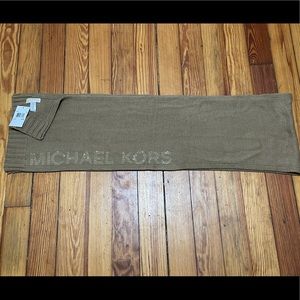 NWT Michael Kors Blingy scarf acrylic Knit Brown❤️🙌🏻❤️.
